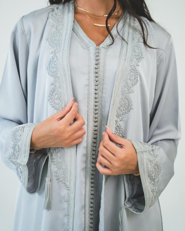 Two-piece silver silk caftan - Image 2