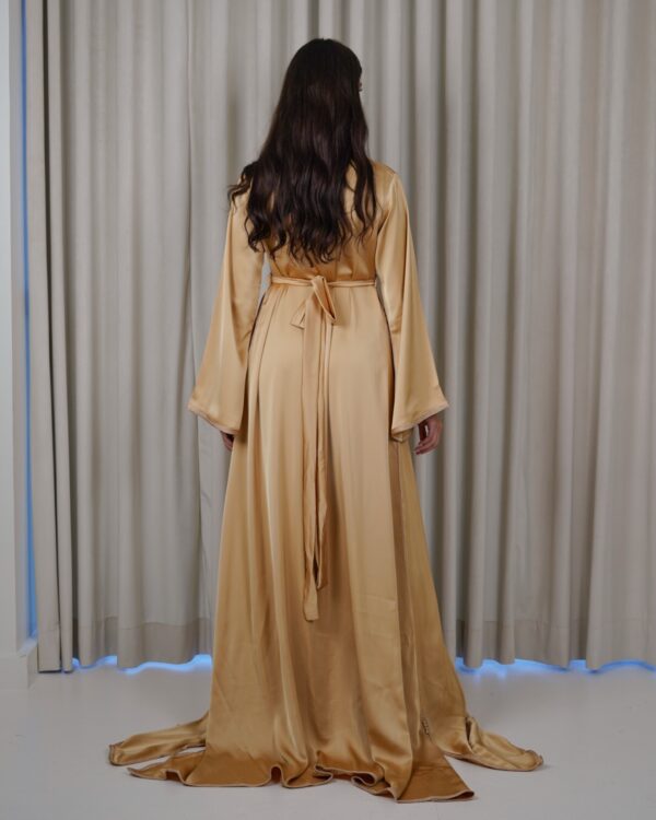 ⁦Golden satin caftan⁩ - الصورة ⁦4⁩