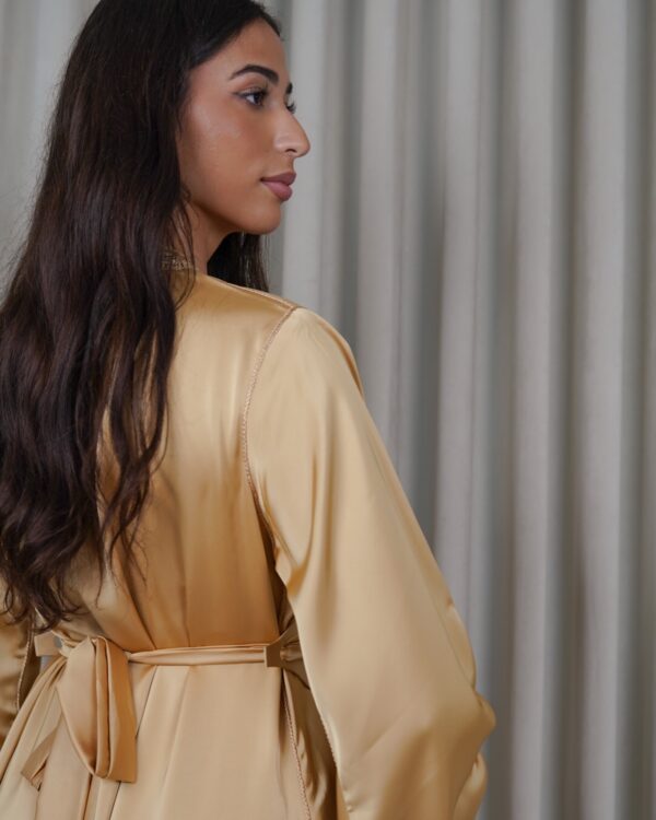 ⁦Golden satin caftan⁩ - الصورة ⁦3⁩