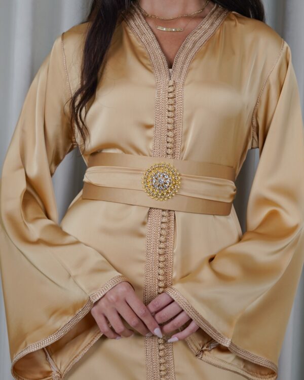 ⁦Golden satin caftan⁩ - الصورة ⁦2⁩